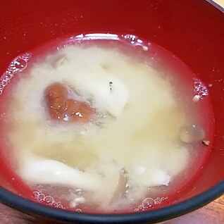 蕎麦の実のゆで汁でキノコのお味噌汁